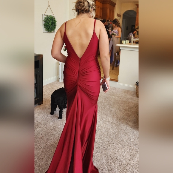 Elegant Red Evening Gown - Picture 2 of 2
